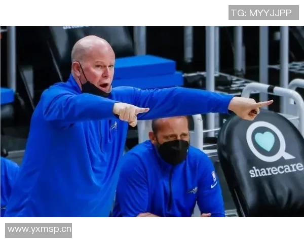 黄蜂与热火季后赛第三场激战回顾球员表现与战术分析